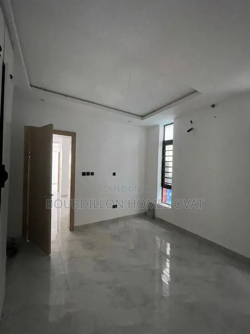 1bdrm Apartment in Ikota Lekki Lagos for sale in Ikota