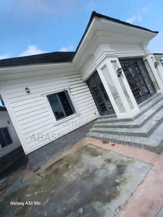 2bdrm Apartment in Ekom Iman, Uyo for rent in Uyo