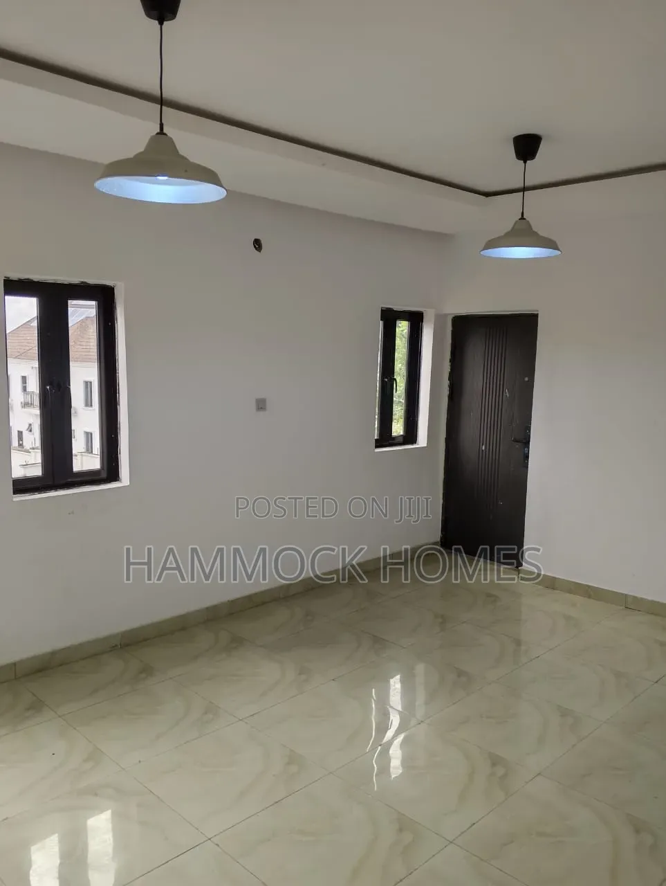 5bdrm Duplex in Alalubosa for sale in Alalubosa