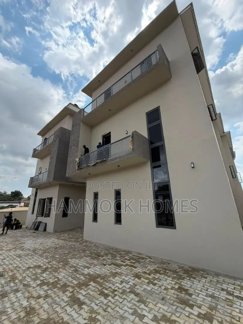 2bdrm Block of Flats in Awosika, Old Bodija for sale in Old Bodija