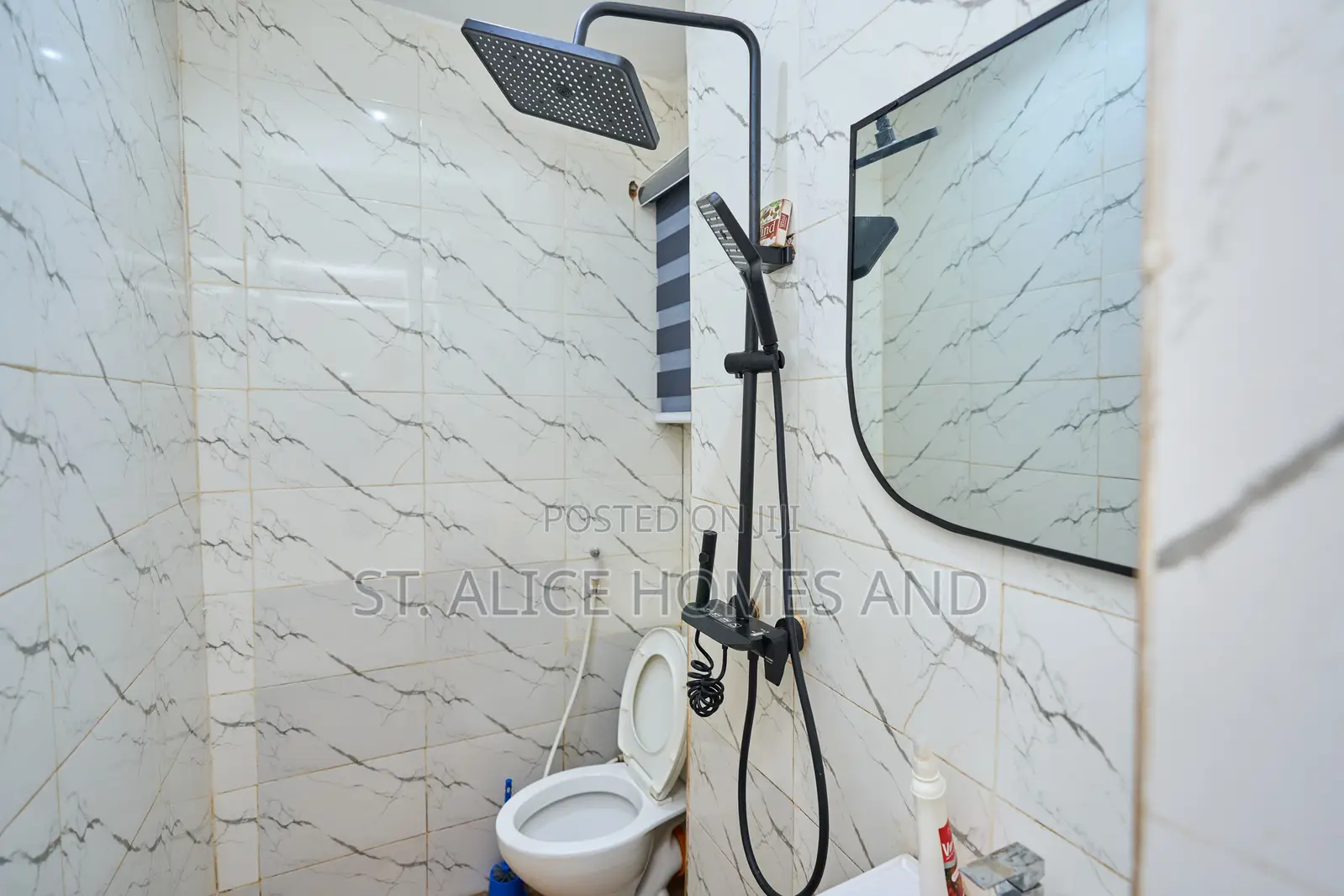 L & L Isimi Urban Studio Apartment, Gbagada, Lagos in Pedro