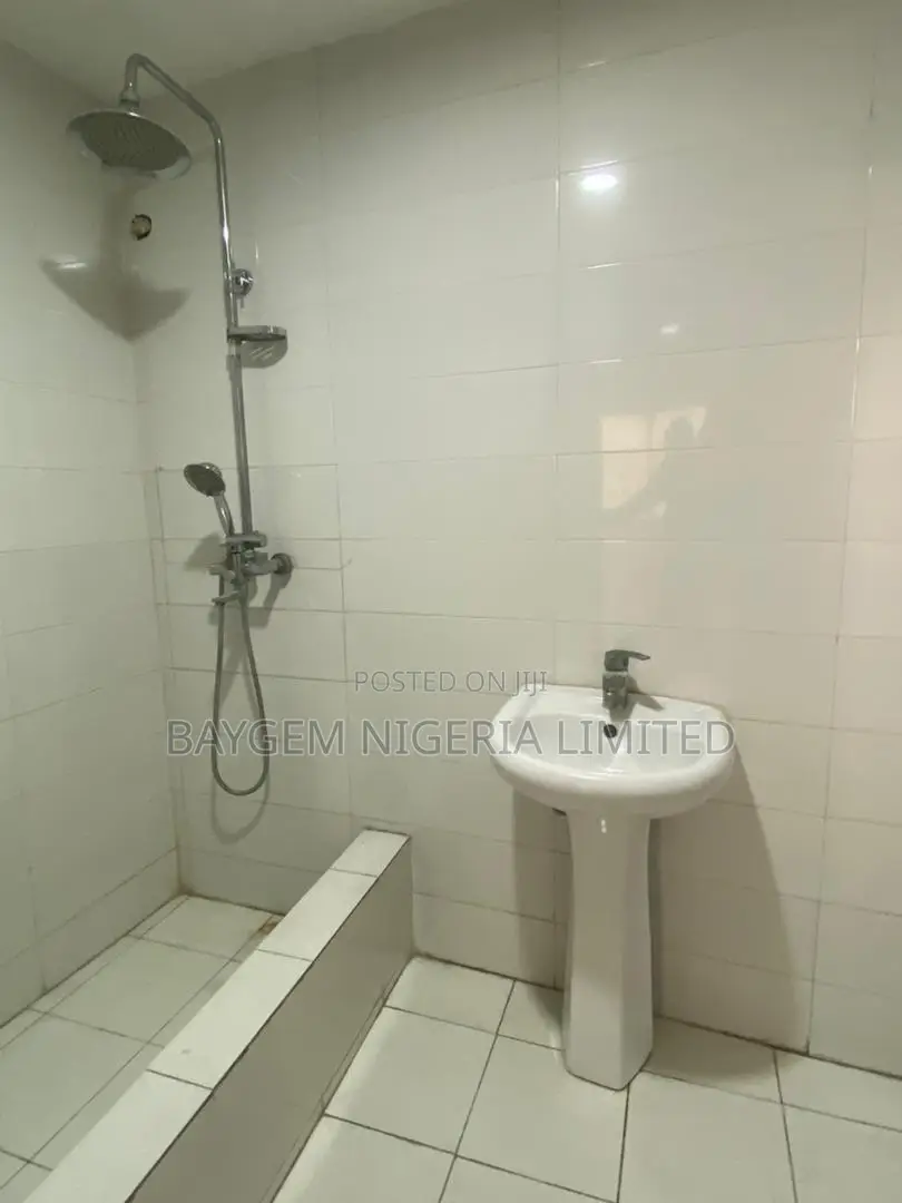 For Lease 4-Bedroom Flat Office Use on the 2nd Floor Victoria Island in Akin Adesola