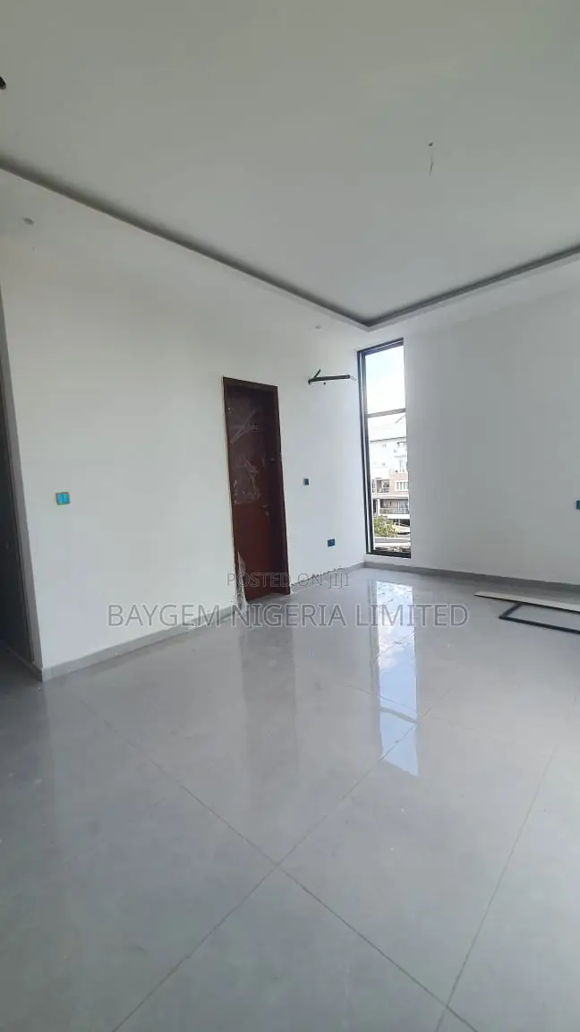 6bdrm Duplex in Banana Island for sale in Banana Island