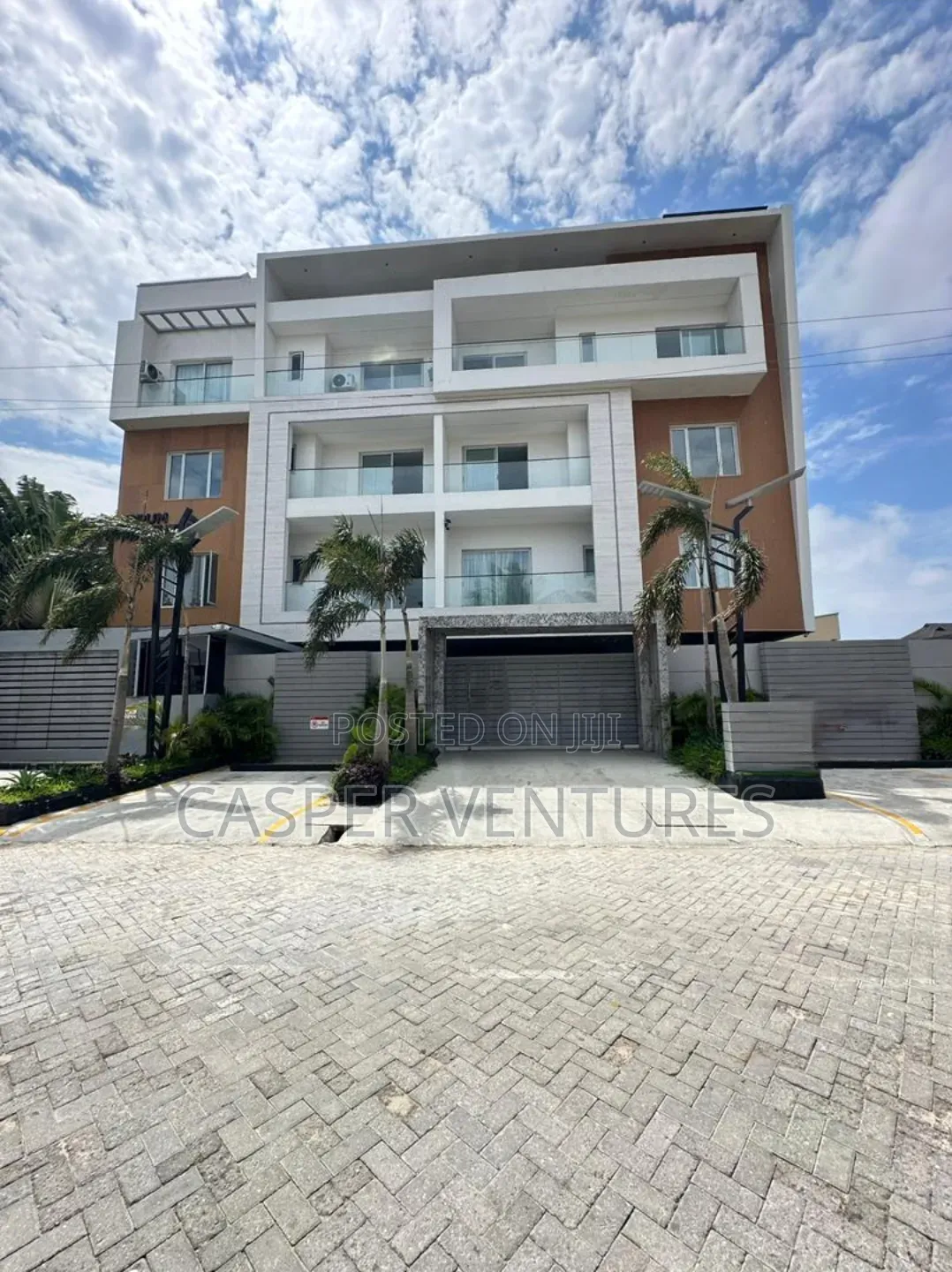 2bdrm Apartment in Admiralty Way, Lekki Phase 1 for sale in Lekki Phase 1