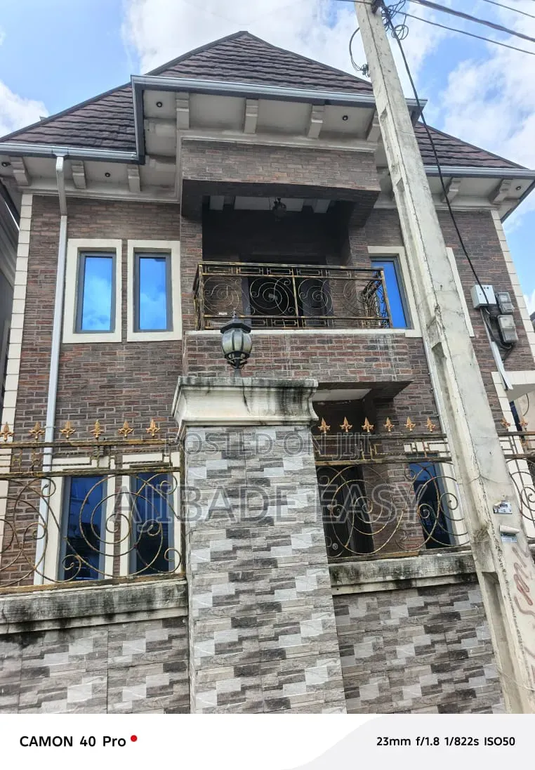 7bdrm Duplex in Olowo Estate, Iseri Olofin for sale in Iseri Olofin