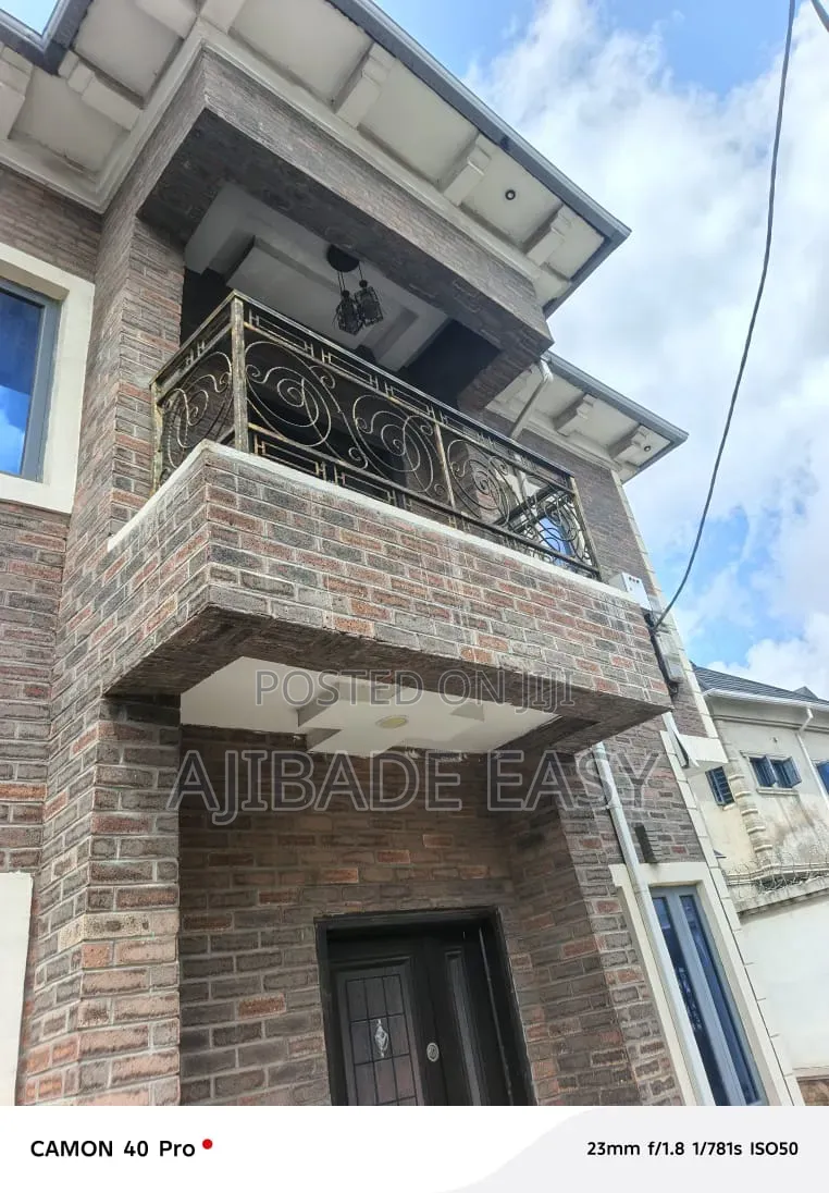 7bdrm Duplex in Olowo Estate, Iseri Olofin for sale in Iseri Olofin