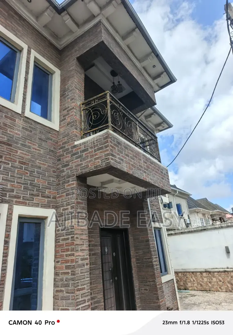 7bdrm Duplex in Olowo Estate, Iseri Olofin for sale in Iseri Olofin