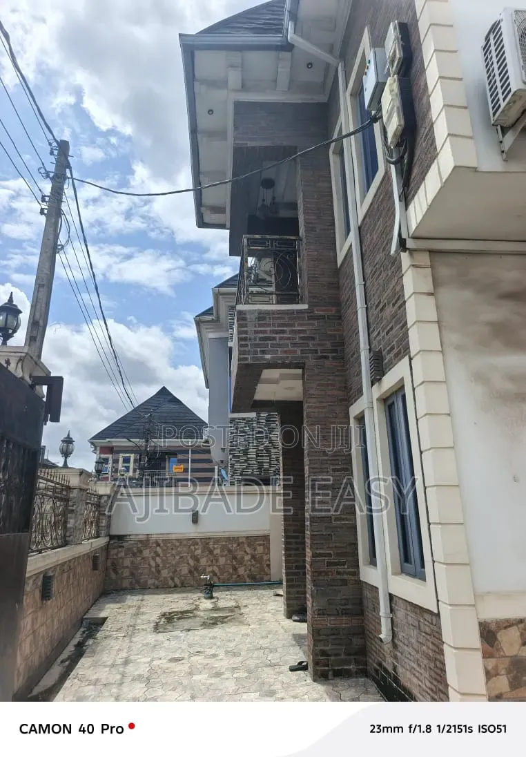 7bdrm Duplex in Olowo Estate, Iseri Olofin for sale in Iseri Olofin