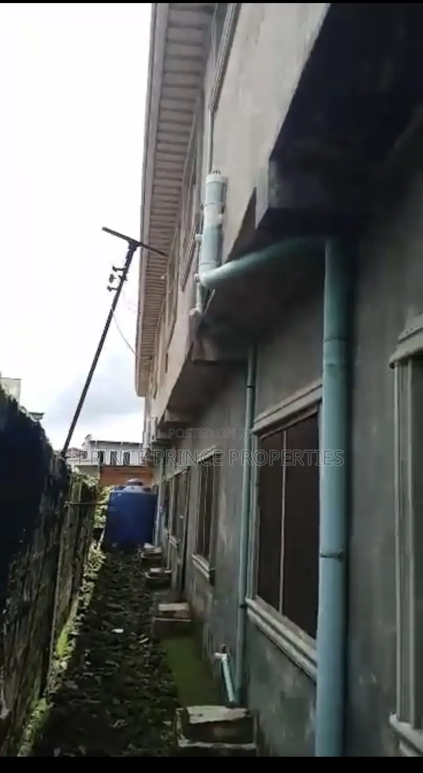 3bdrm Block of Flats in Surulere for sale in Aguda / Surulere