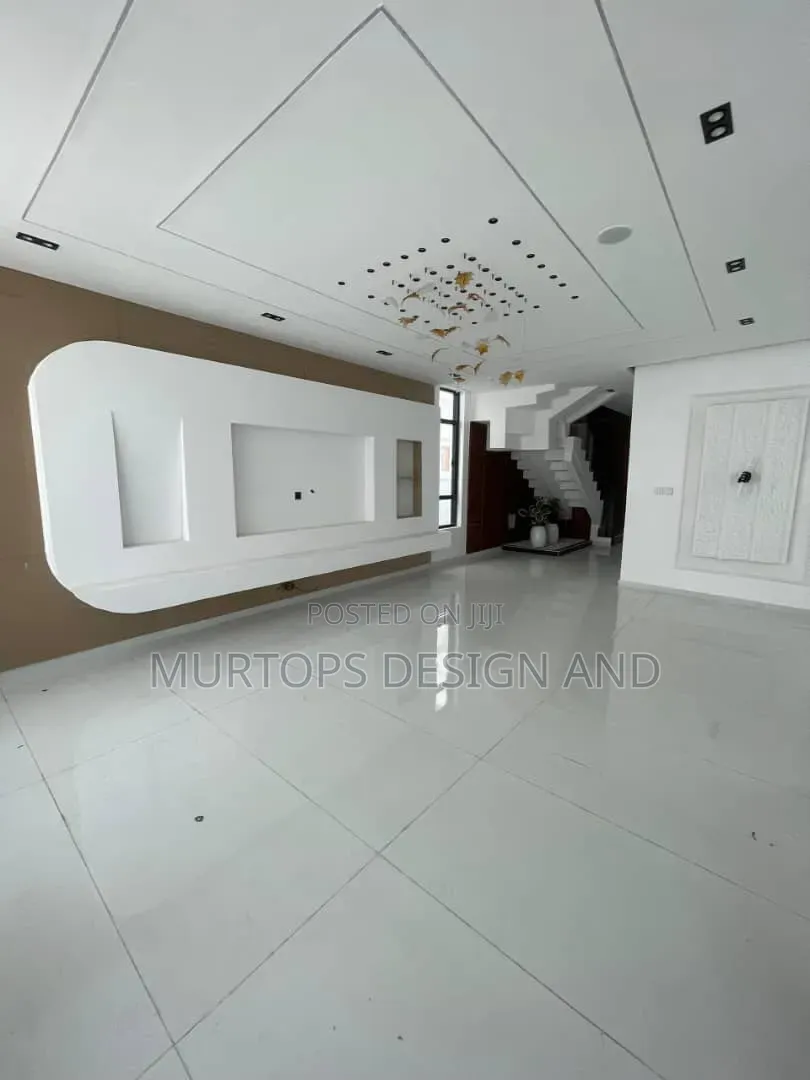 5bdrm Duplex in Chevron for rent in Chevron