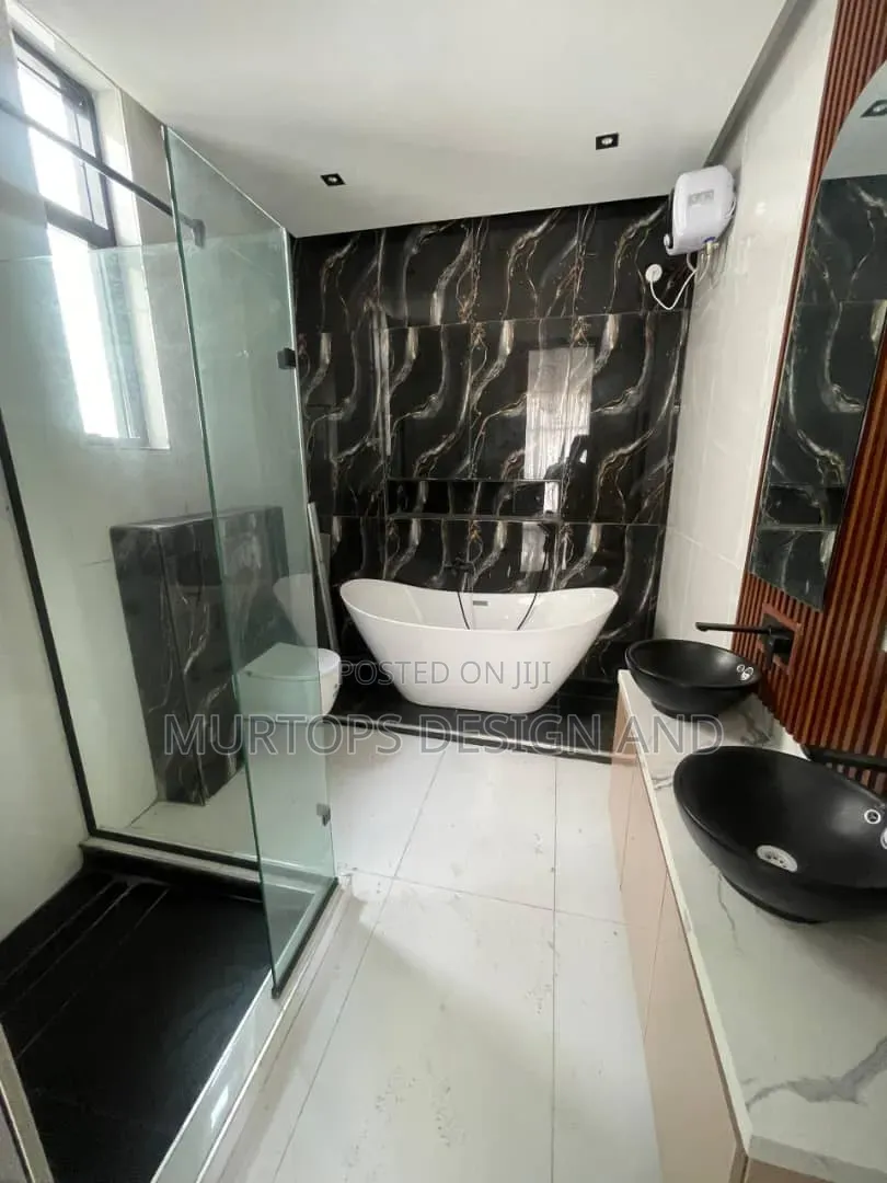 5bdrm Duplex in Chevron for rent in Chevron