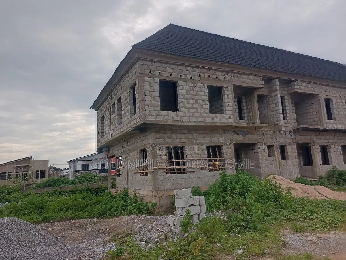 3bdrm Duplex in Lugbe District. for sale in Sabon Lugbe