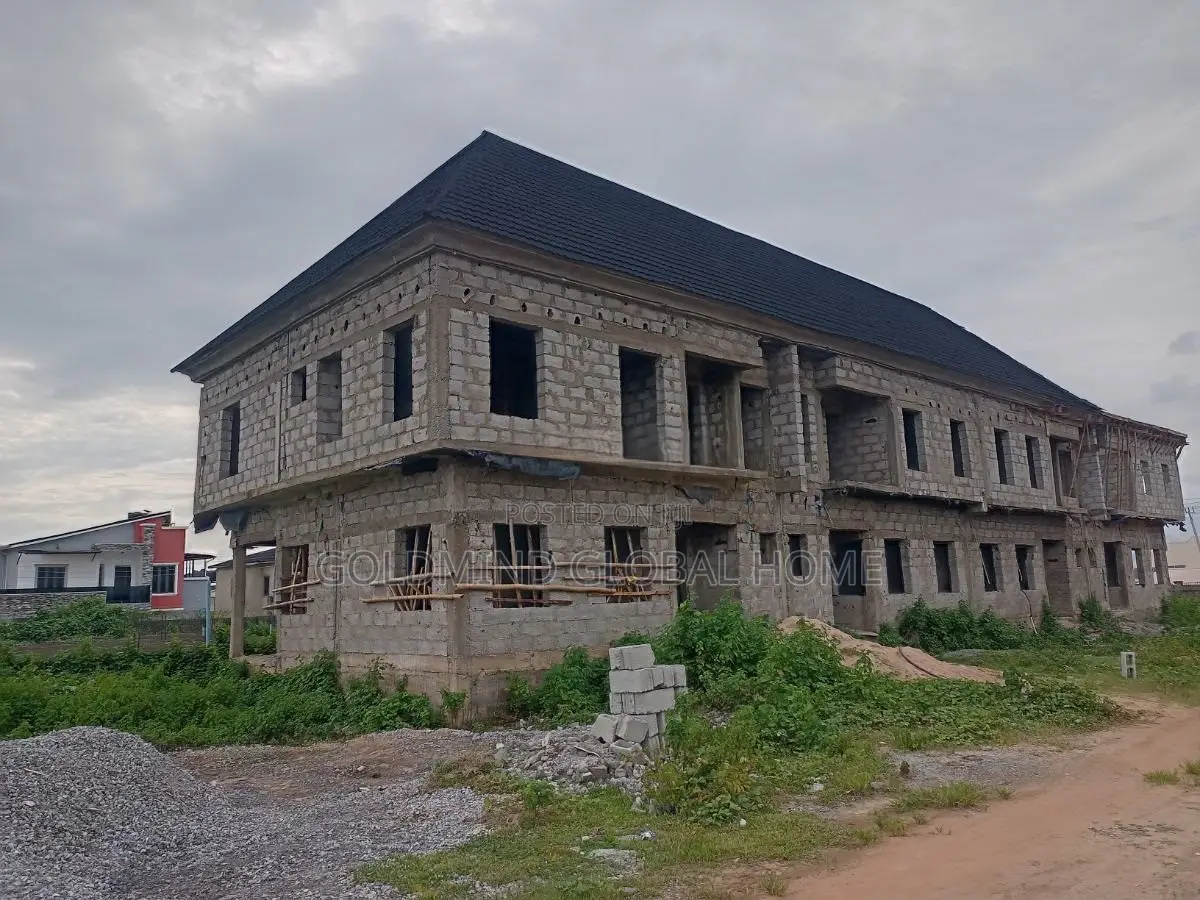 3bdrm Duplex in Lugbe District. for sale in Sabon Lugbe