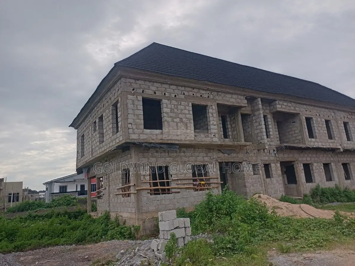 3bdrm Duplex in Lugbe District. for sale in Sabon Lugbe