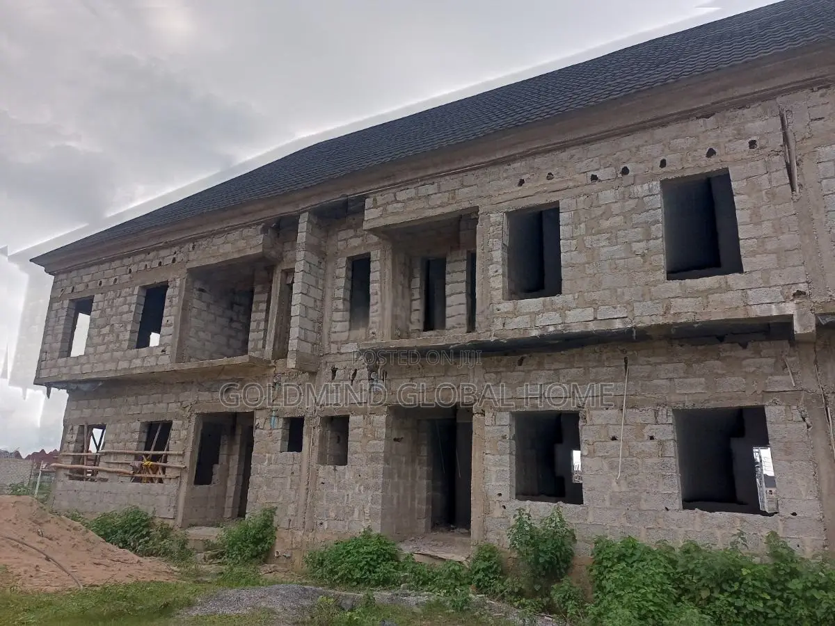 3bdrm Duplex in Lugbe District. for sale in Sabon Lugbe