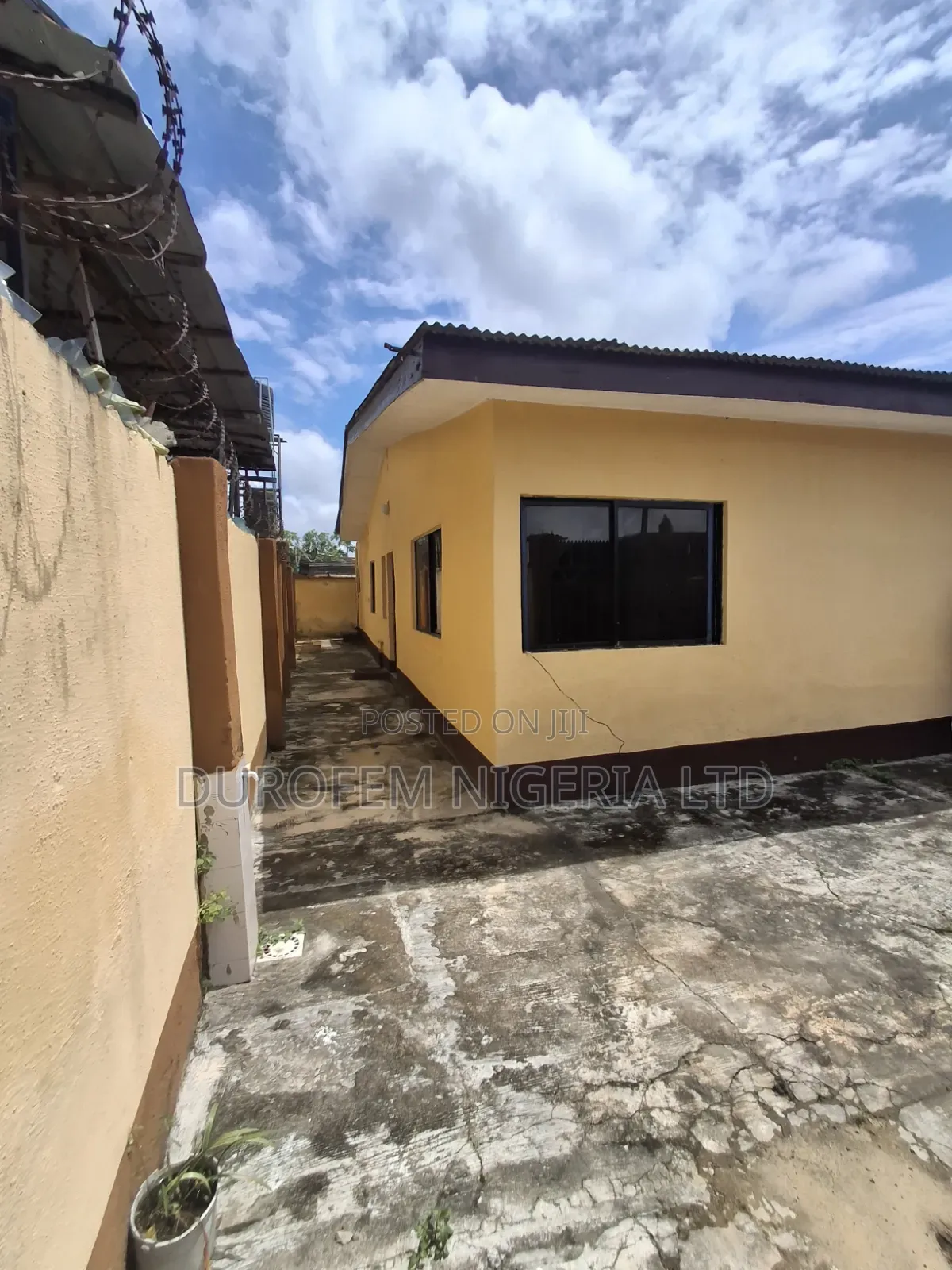 3bdrm House in Abraham Adesanya, Lekki for rent in Lekki