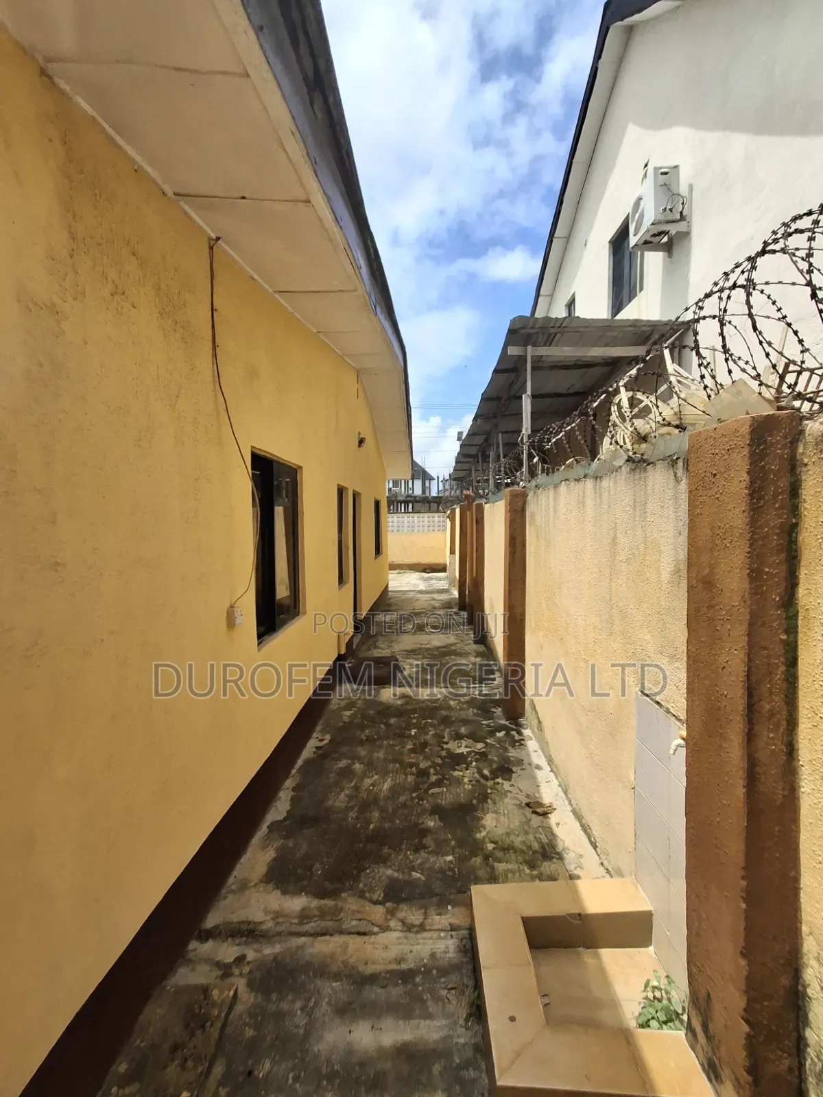 3bdrm House in Abraham Adesanya, Lekki for rent in Lekki