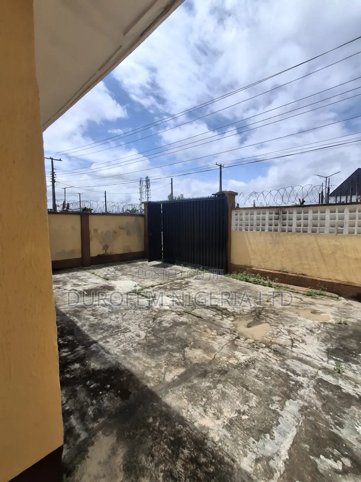 3bdrm House in Abraham Adesanya, Lekki for rent in Lekki