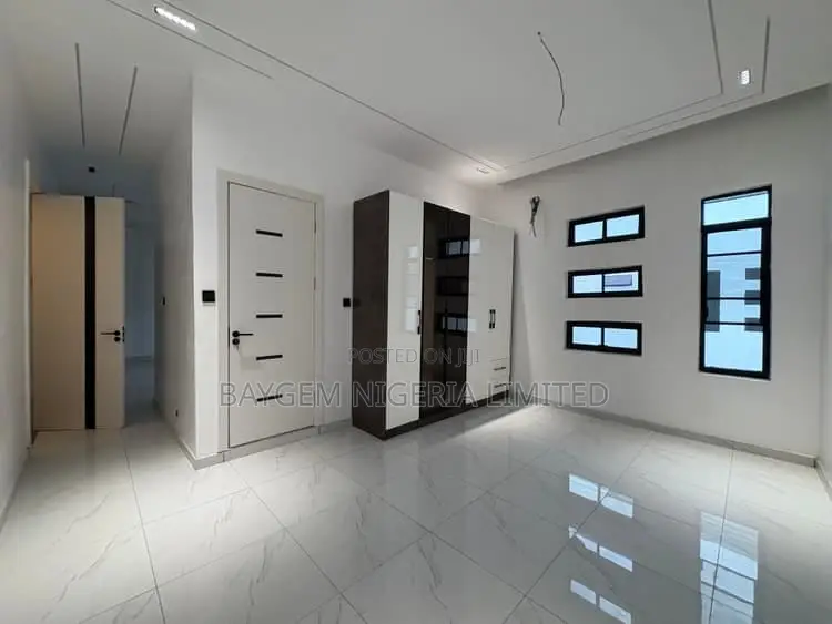 5bdrm House in Osapa London Lekki for sale in Osapa london
