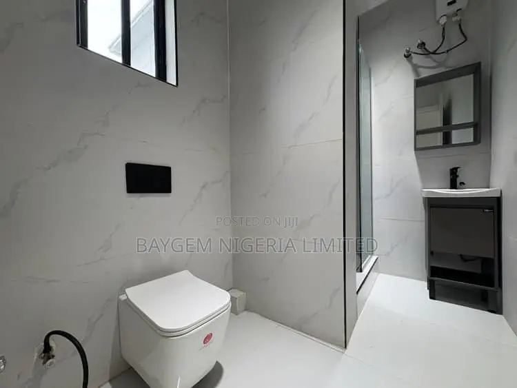 5bdrm House in Osapa London Lekki for sale in Osapa london