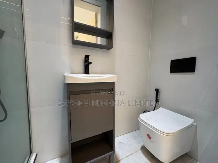 5bdrm House in Osapa London Lekki for sale in Osapa london
