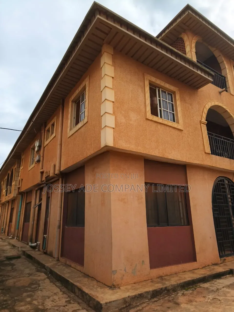 Furnished 2bdrm Block of Flats in Akute Ajuwon for sale in Akute Ajuwon