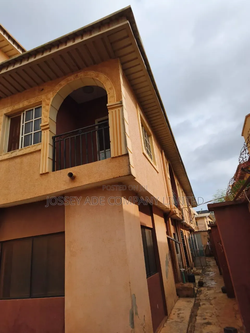 Furnished 2bdrm Block of Flats in Akute Ajuwon for sale in Akute Ajuwon