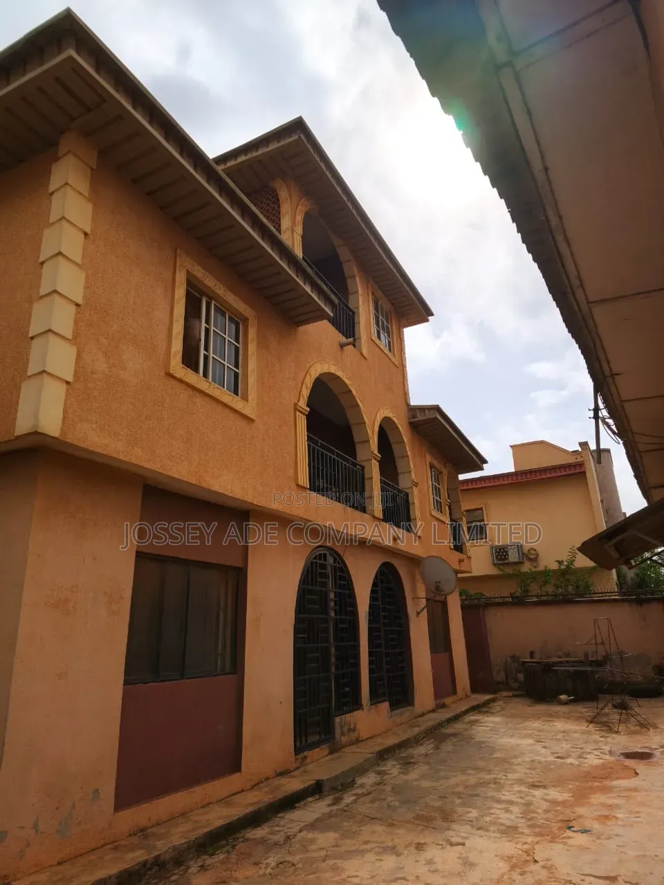 Furnished 2bdrm Block of Flats in Akute Ajuwon for sale in Akute Ajuwon
