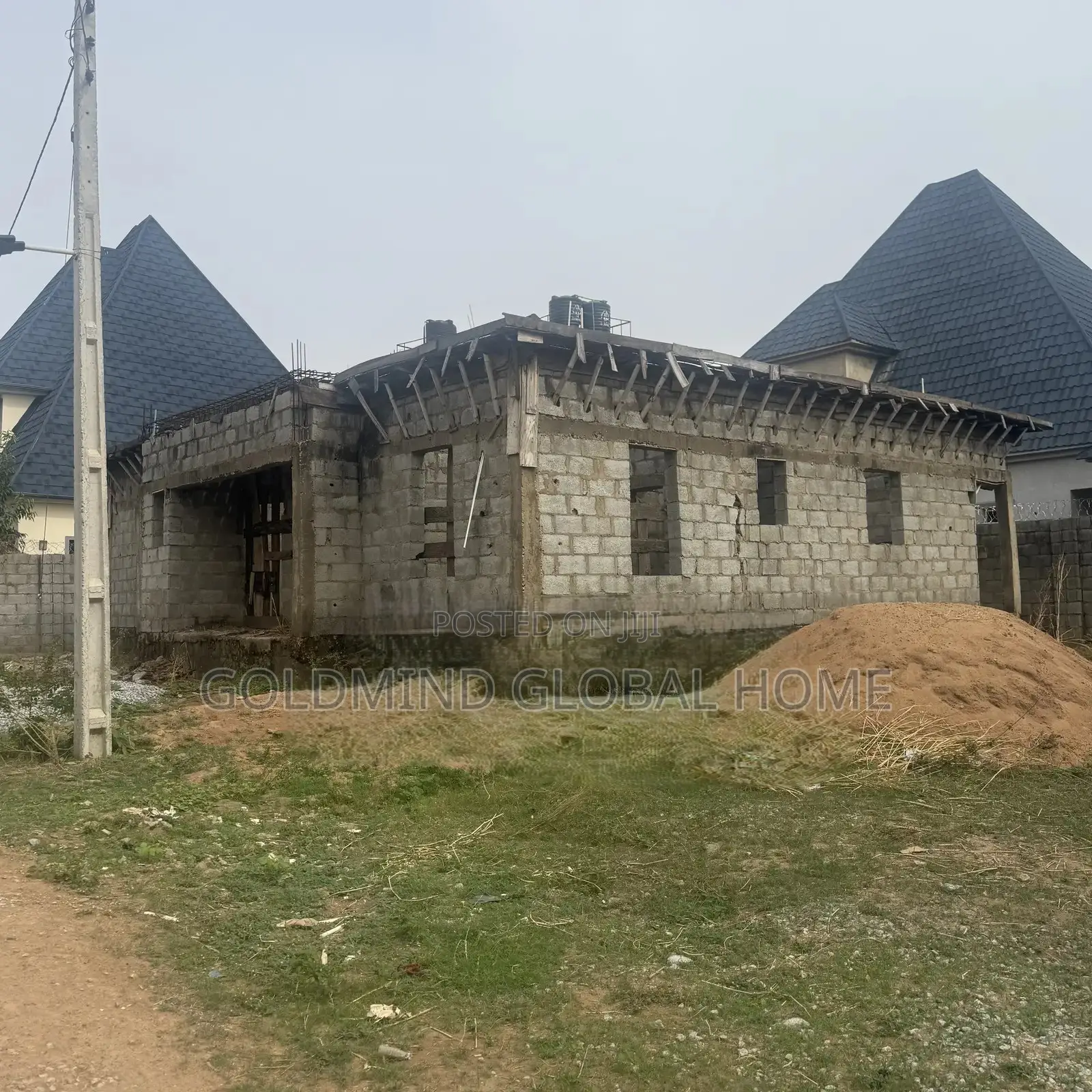 4bdrm Penthouse in Lugbe District. for sale in Sabon Lugbe
