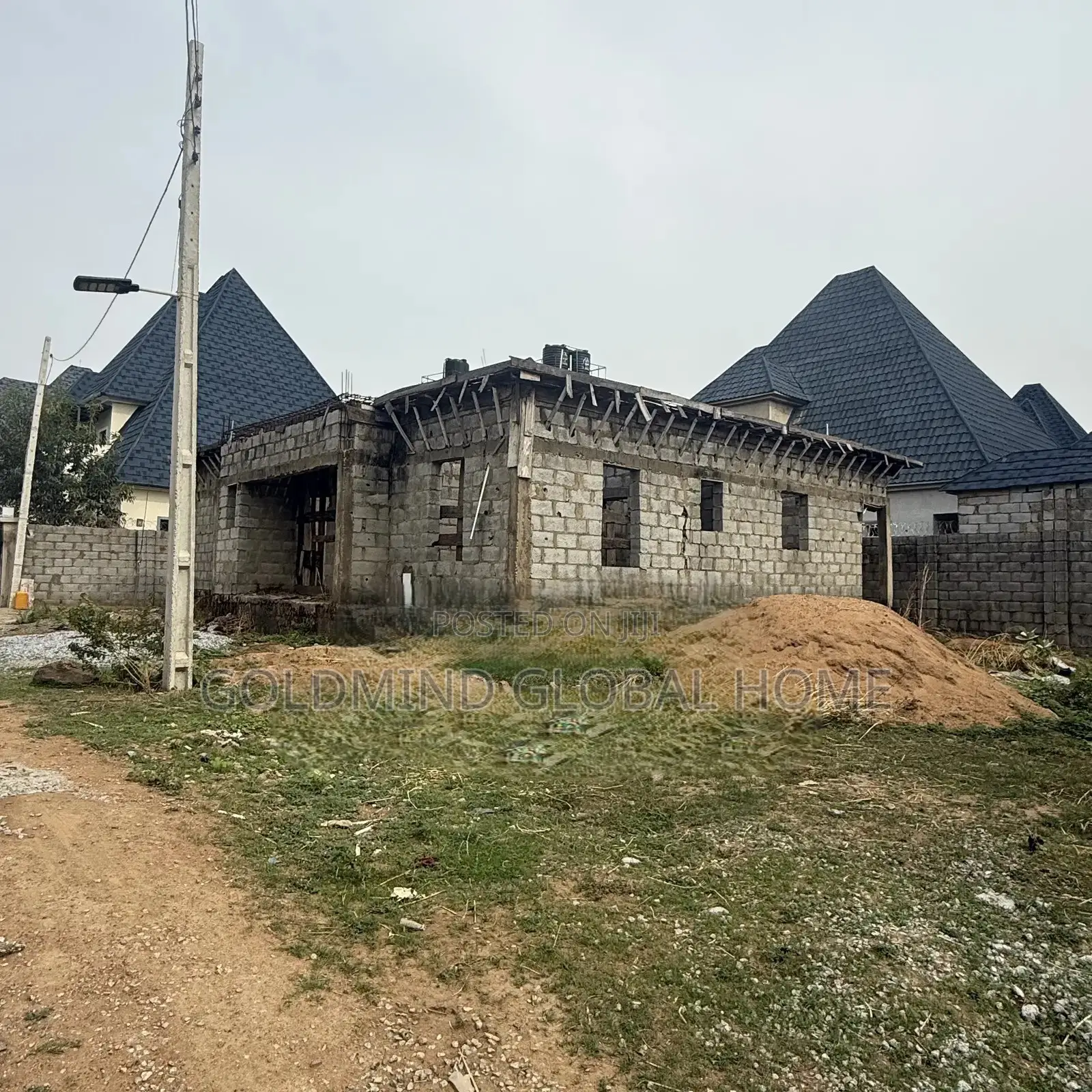 4bdrm Penthouse in Lugbe District. for sale in Sabon Lugbe