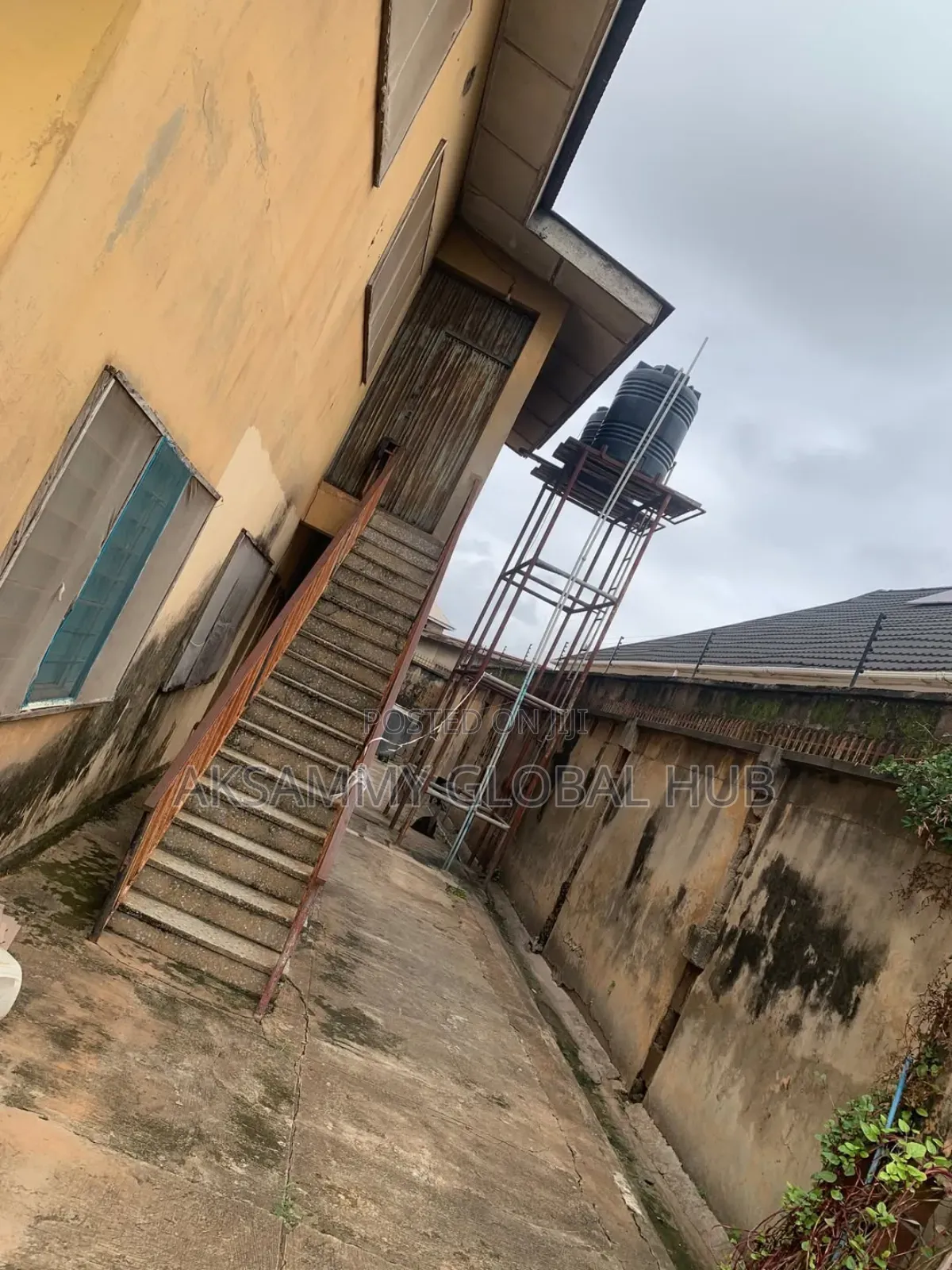 12bdrm Block of Flats in Orogun, Ibadan for sale in Ibadan