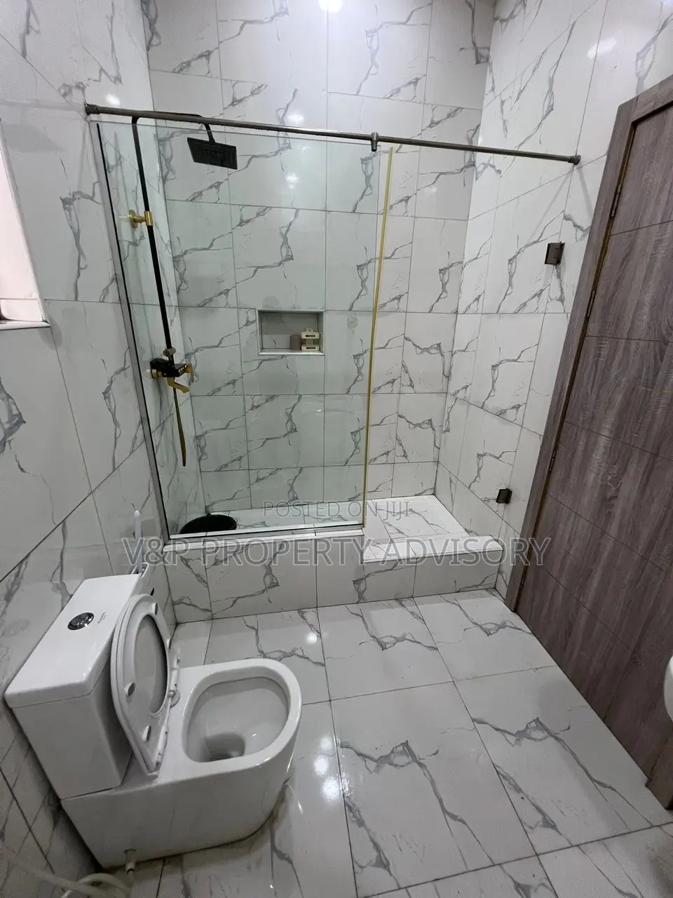 5bdrm Duplex in Bera Estate, Chevron for rent in Chevron