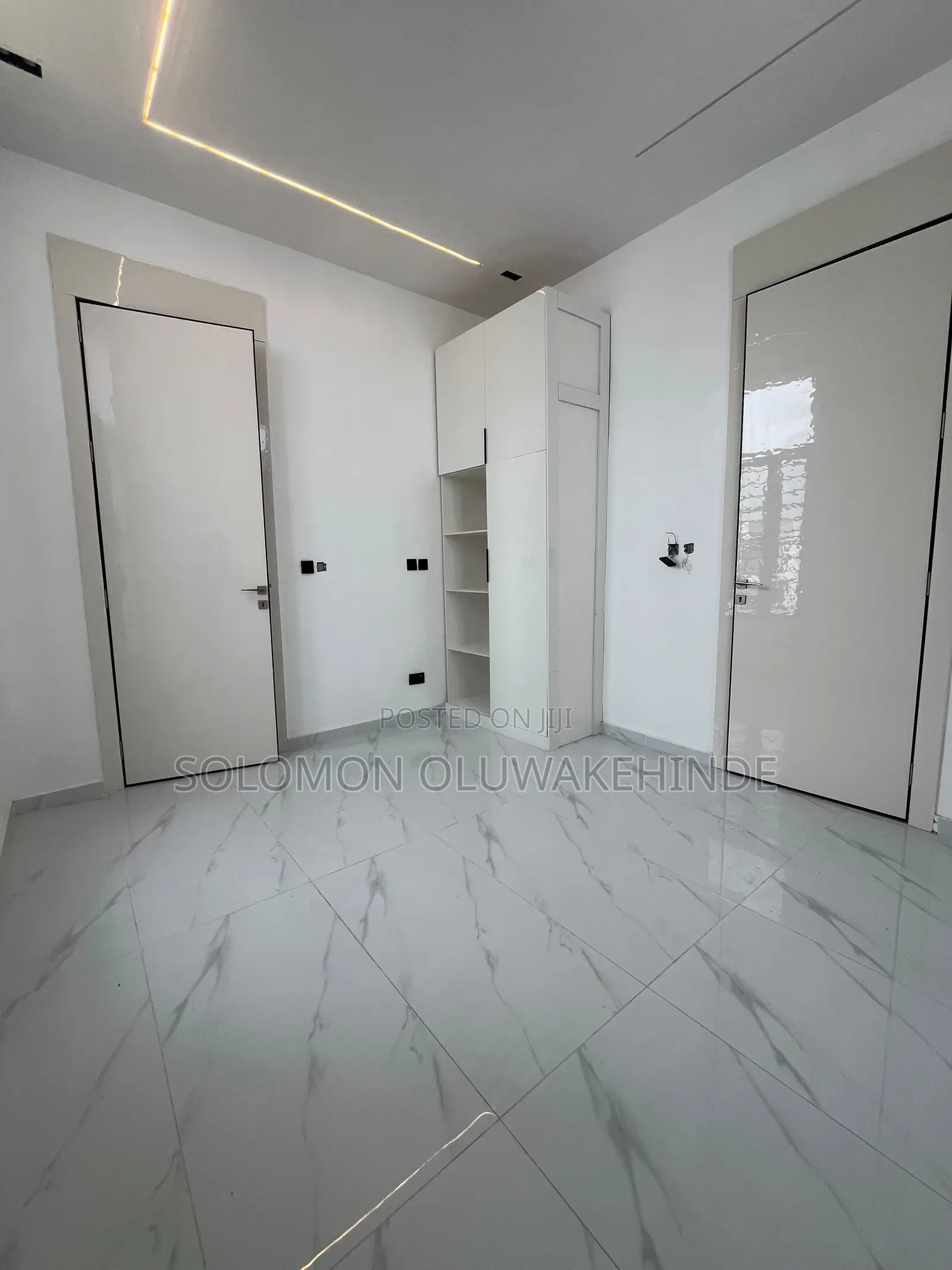 5bdrm Duplex in Chevron for sale in Chevron