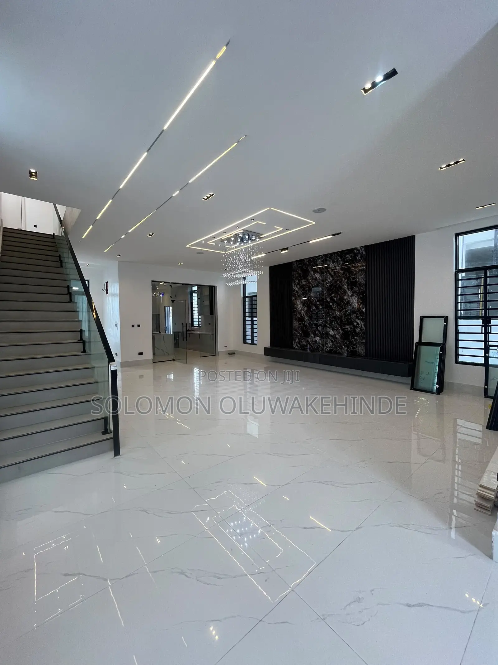 5bdrm Duplex in Chevron for sale in Chevron