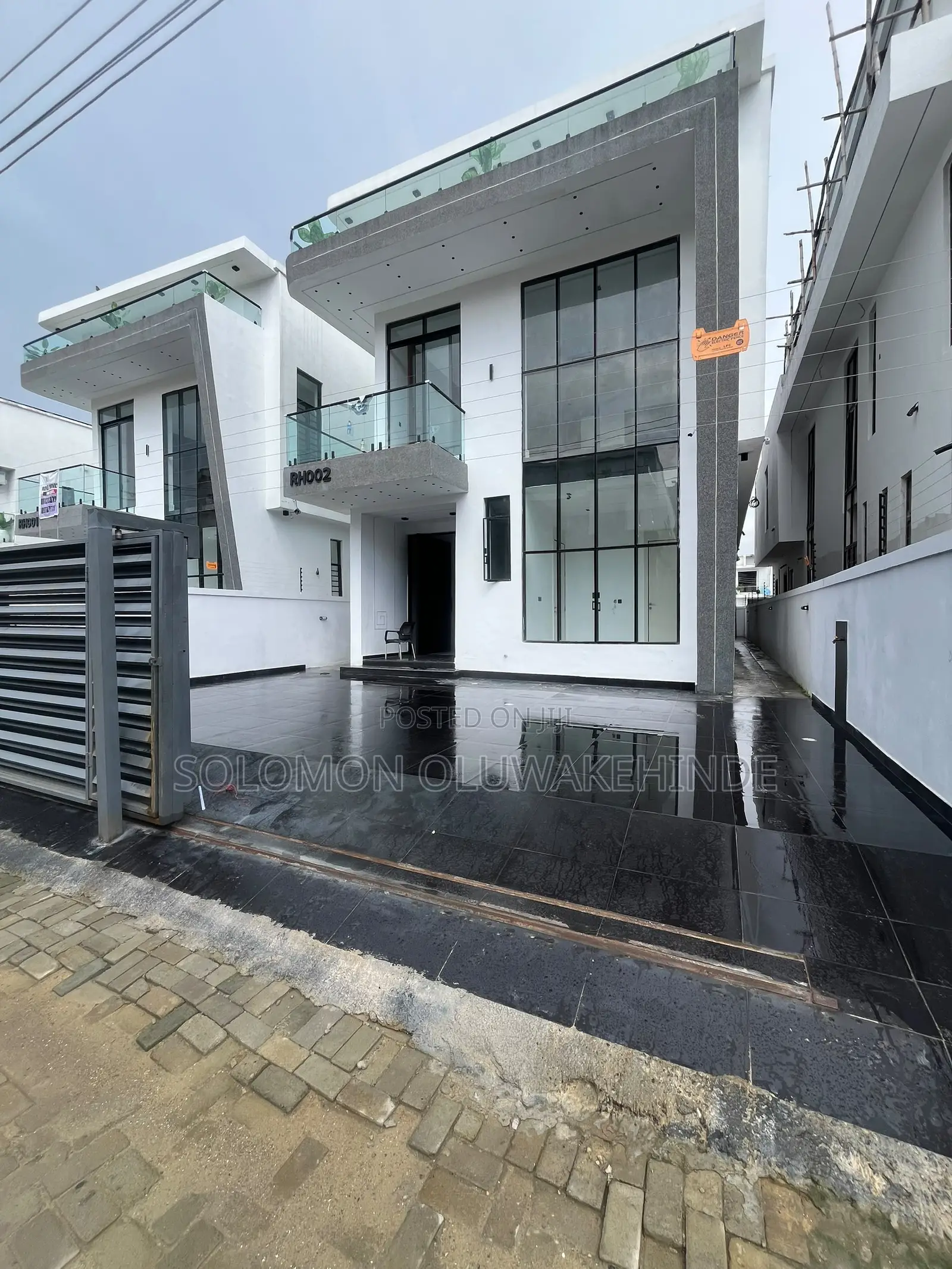5bdrm Duplex in Chevron for sale in Chevron