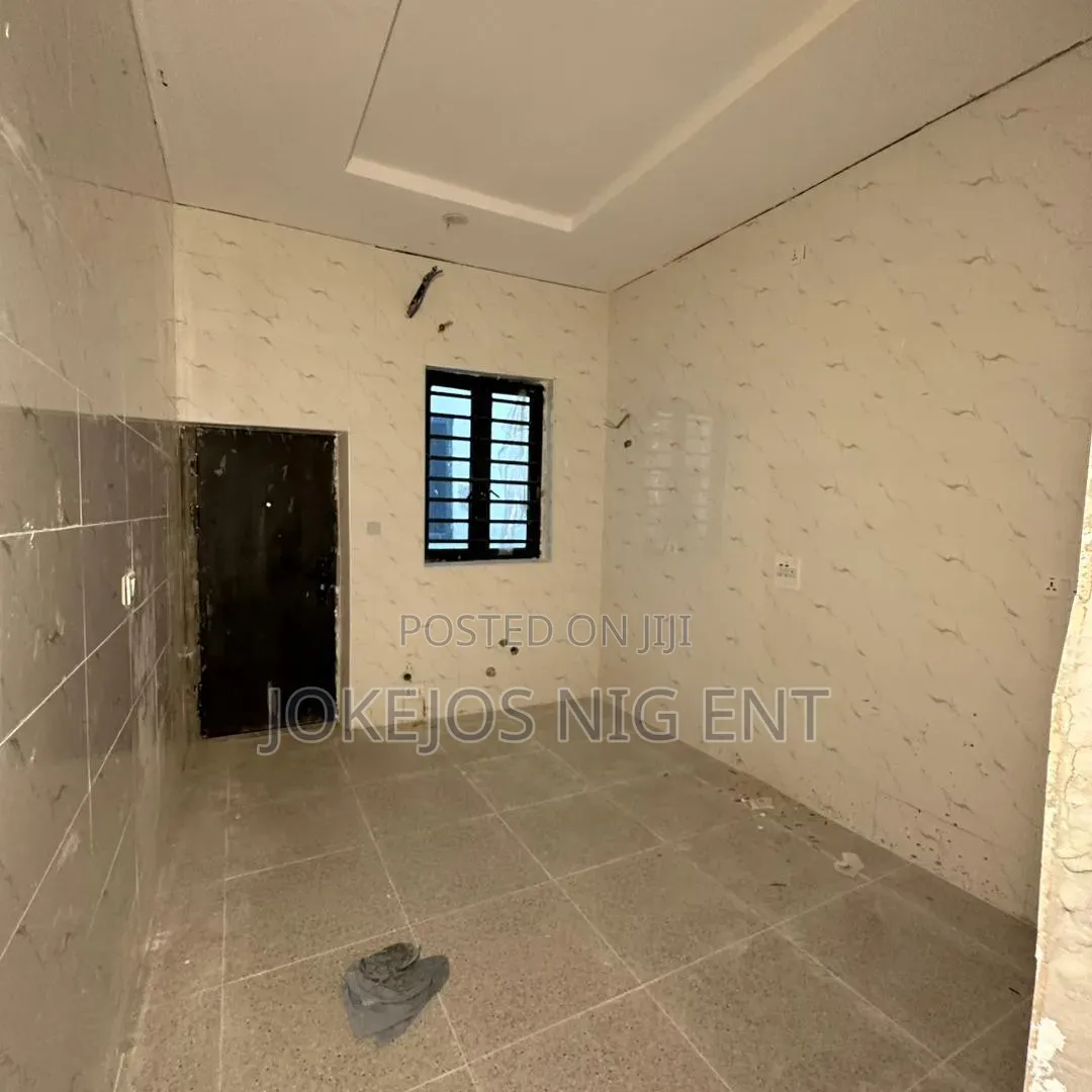 4bdrm Duplex in Lbs Lagos Business, Off Lekki-Epe Expressway for sale in Off Lekki-Epe Expressway