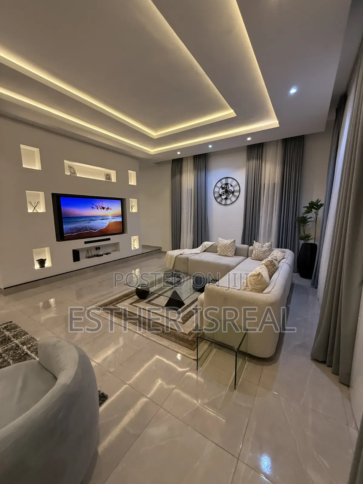 Self Compound 5 Bedroom Apartment in Lekki Phase 1