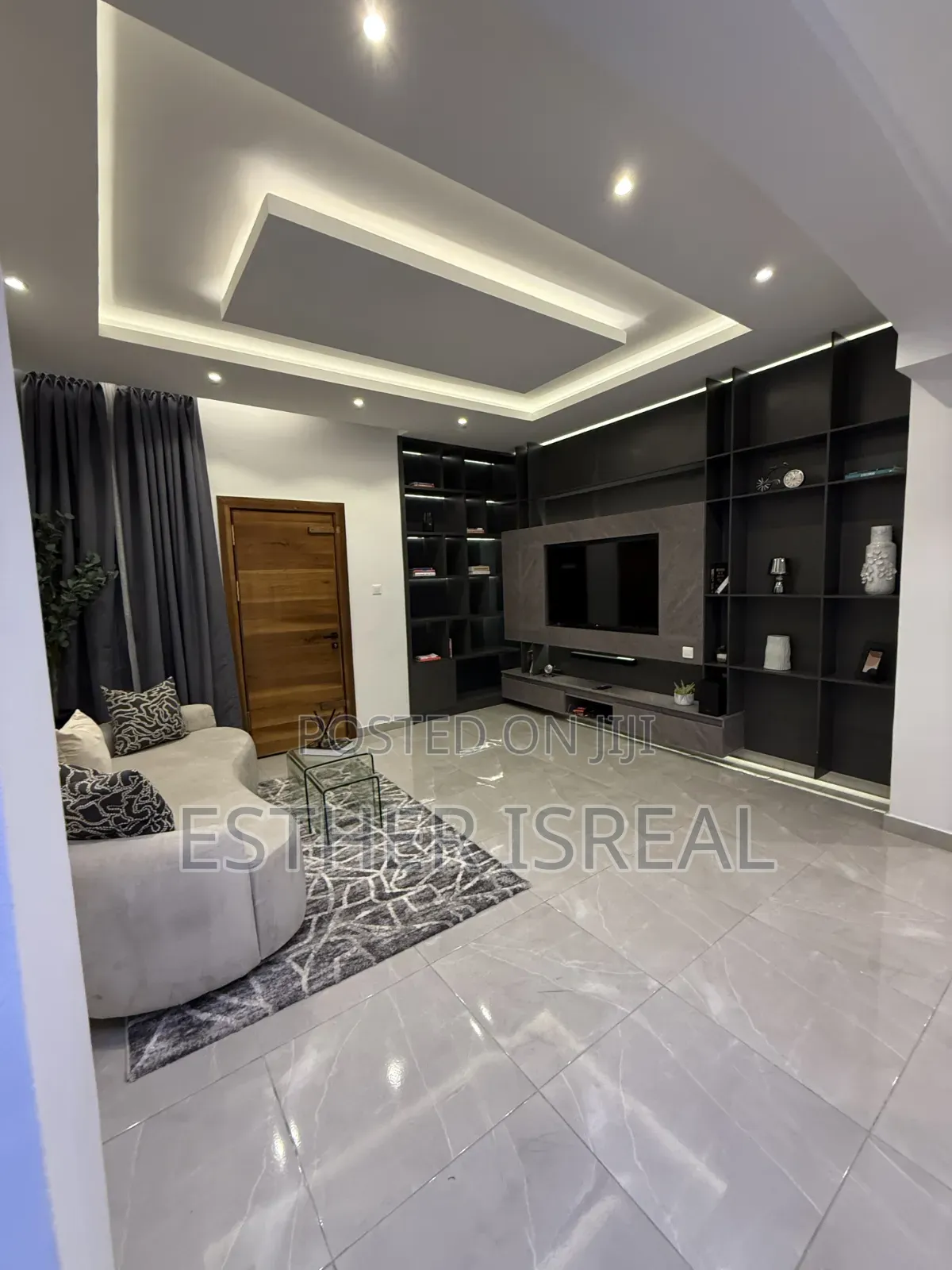 Self Compound 5 Bedroom Apartment in Lekki Phase 1