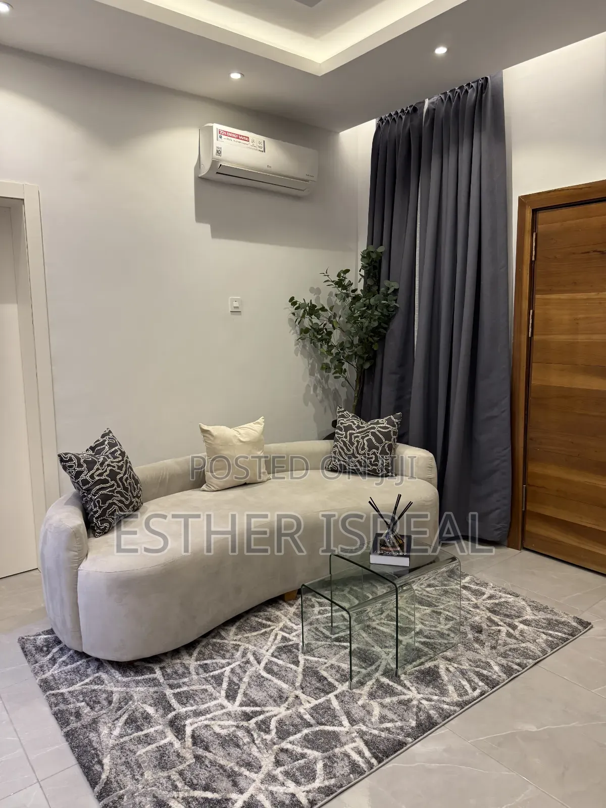 Self Compound 5 Bedroom Apartment in Lekki Phase 1