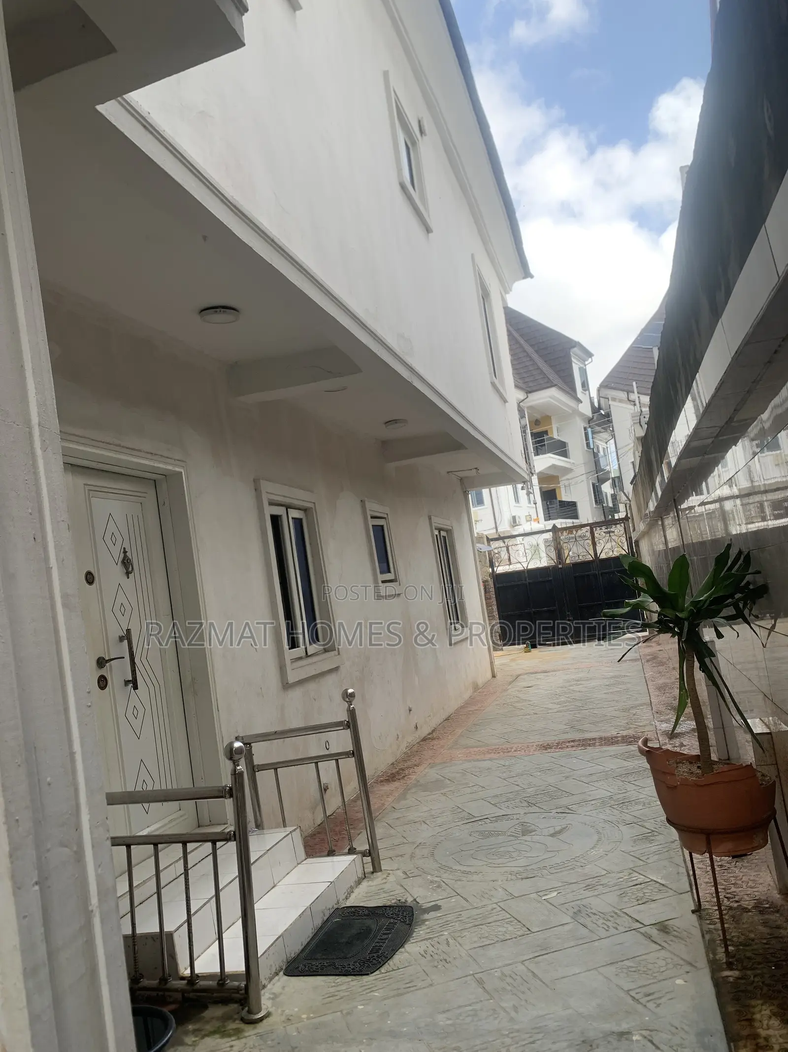 5bdrm Duplex in Aguda / Surulere for sale in Aguda / Surulere