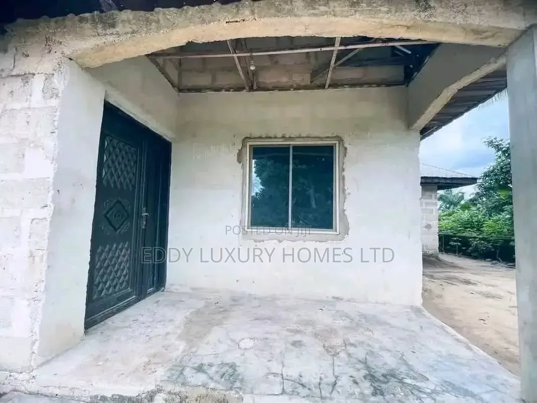 3bdrm Bungalow in Oron Rd, Uyo for sale in Uyo