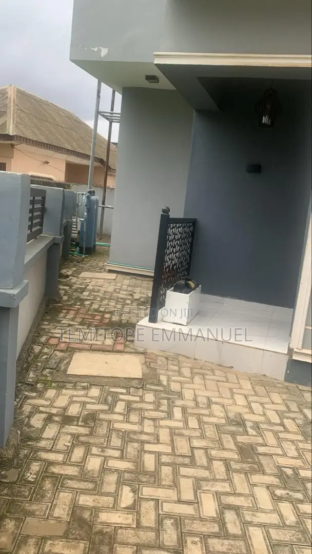 Furnished 4bdrm Duplex in Alakuko for sale in Alakuko