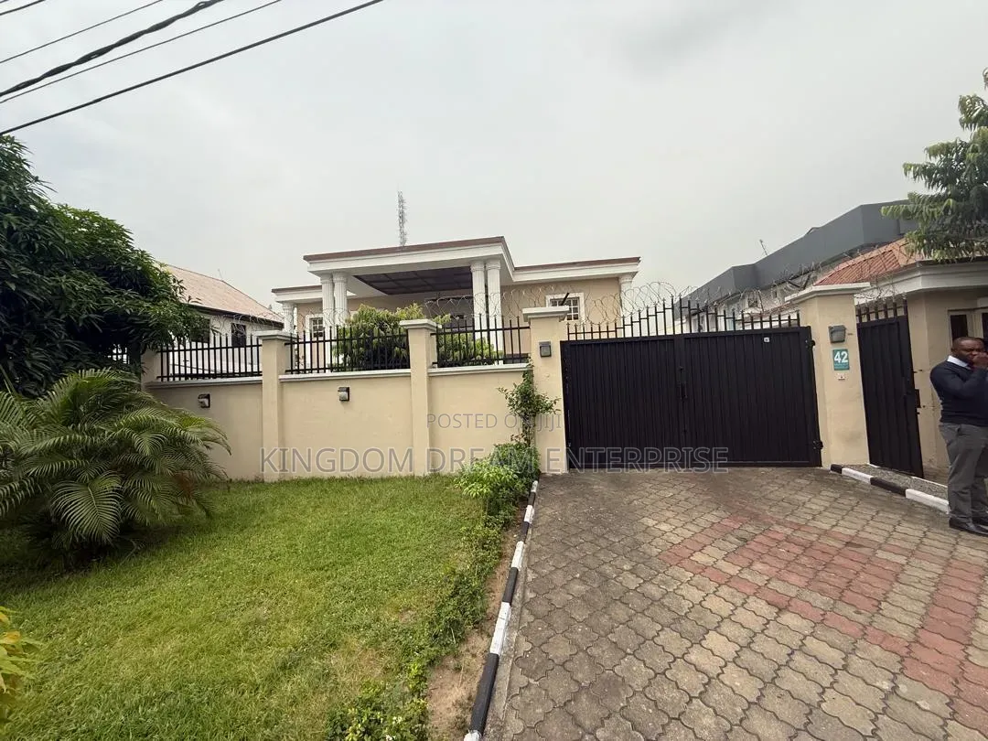 5 Bedroom House+2 RMS Bq Commercial Lekki Phase 1 Lagos in Lekki Phase 1