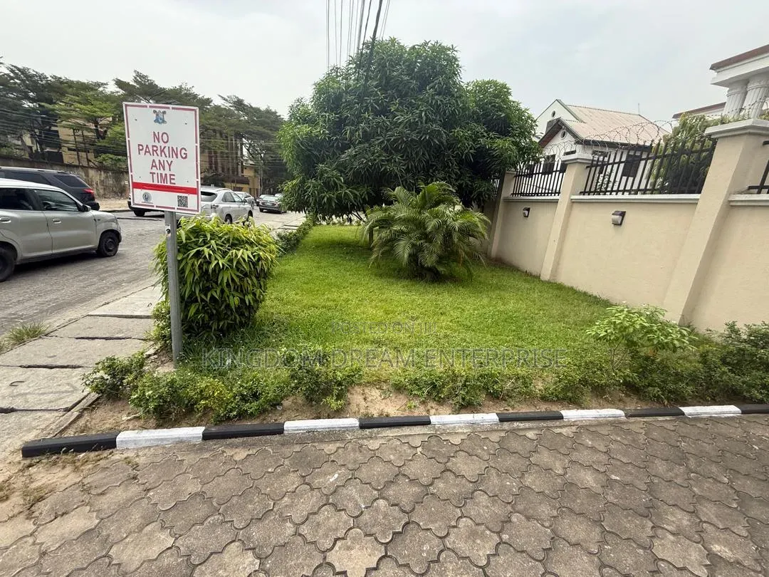 5 Bedroom House+2 RMS Bq Commercial Lekki Phase 1 Lagos in Lekki Phase 1