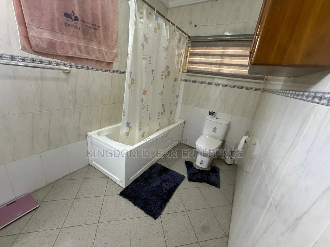 5 Bedroom House+2 RMS Bq Commercial Lekki Phase 1 Lagos in Lekki Phase 1