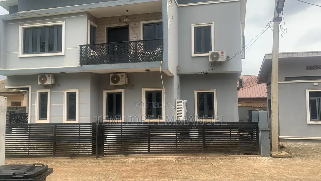 Furnished 4bdrm Duplex in Alakuko for sale in Alakuko