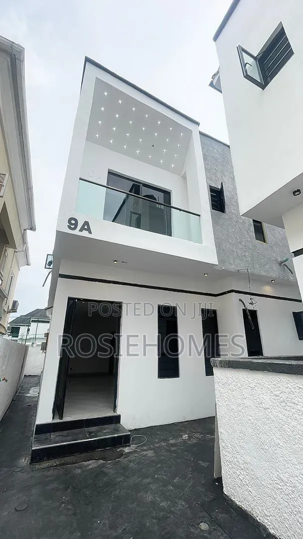 4bdrm Duplex in Chevron for sale in Chevron