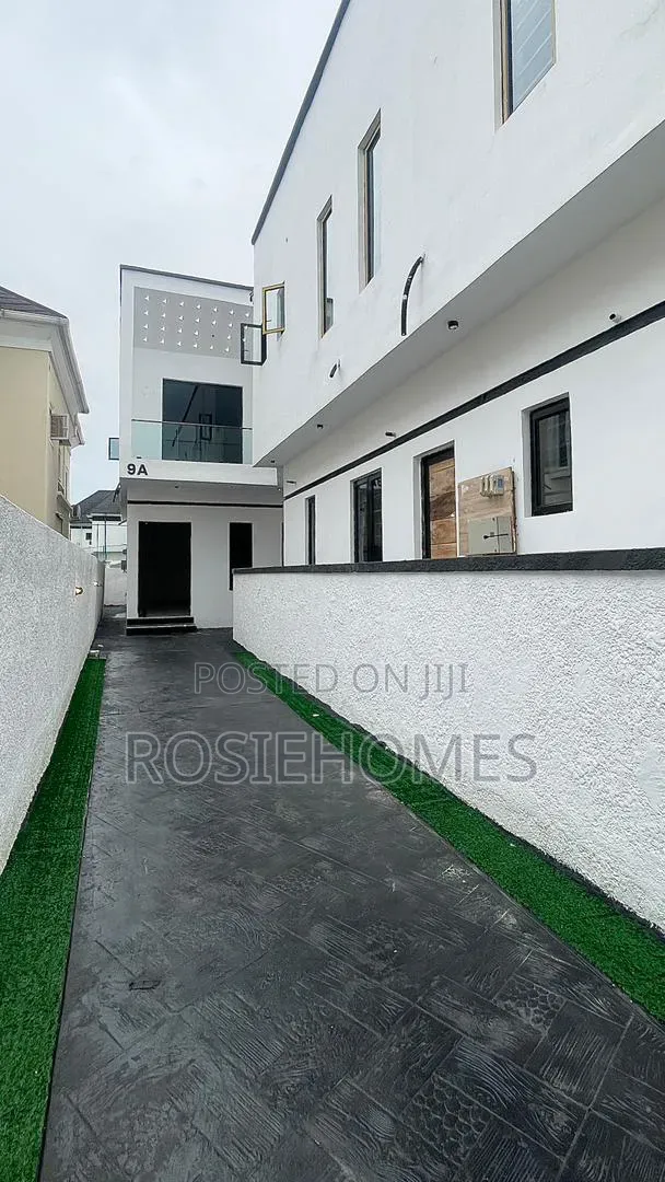 4bdrm Duplex in Chevron for sale in Chevron