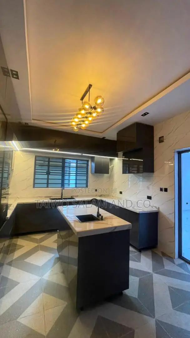 4bdrm Duplex in Akobo for sale in Akobo