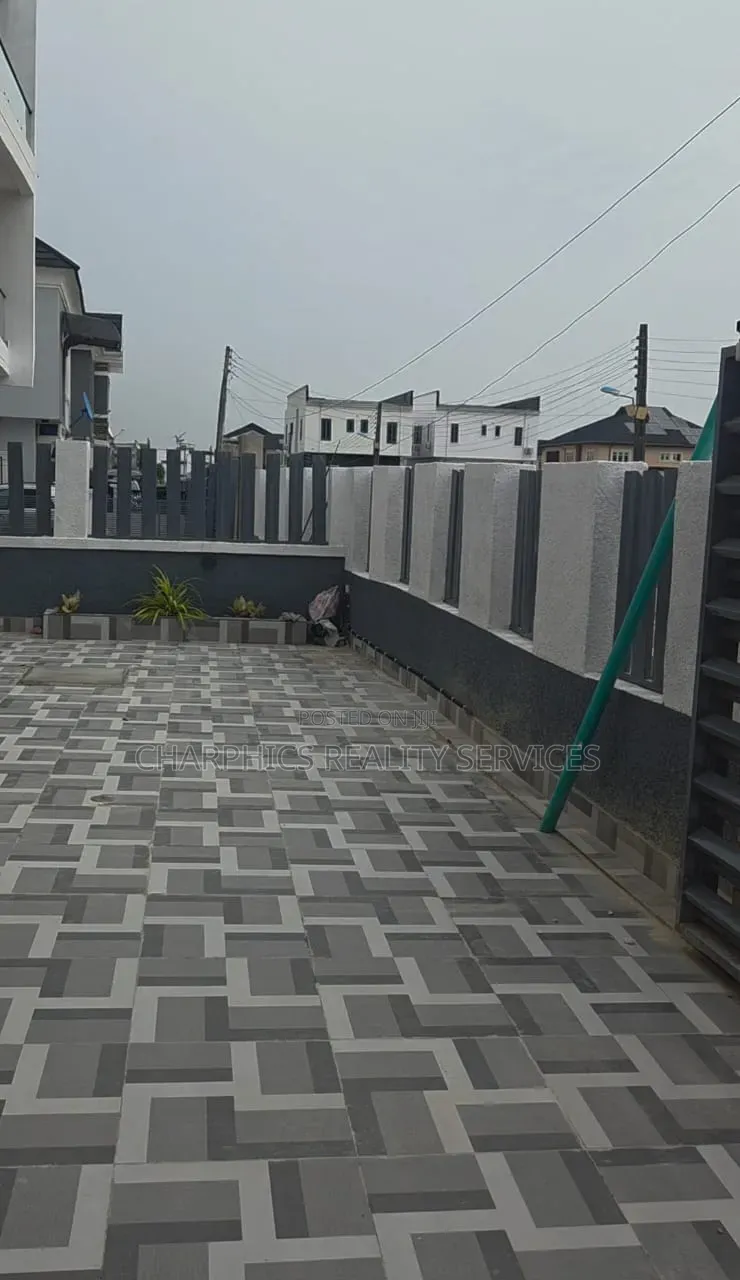 5bdrm Duplex in Sangotedo for sale in Sangotedo